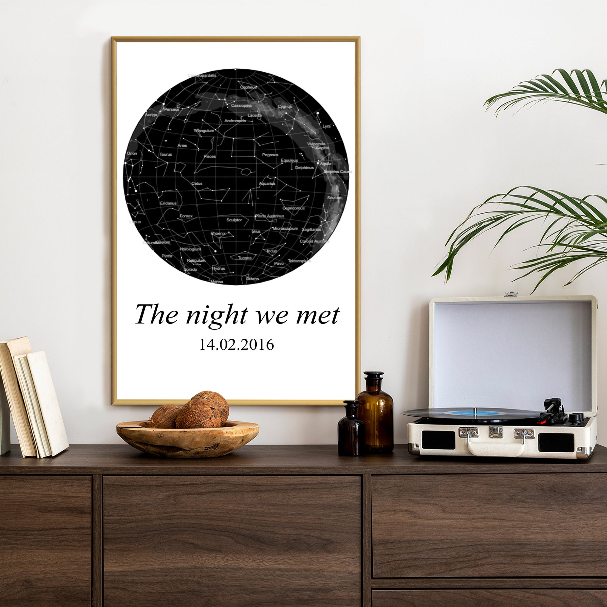 Plakat w ramie z mapą nieba i napisem