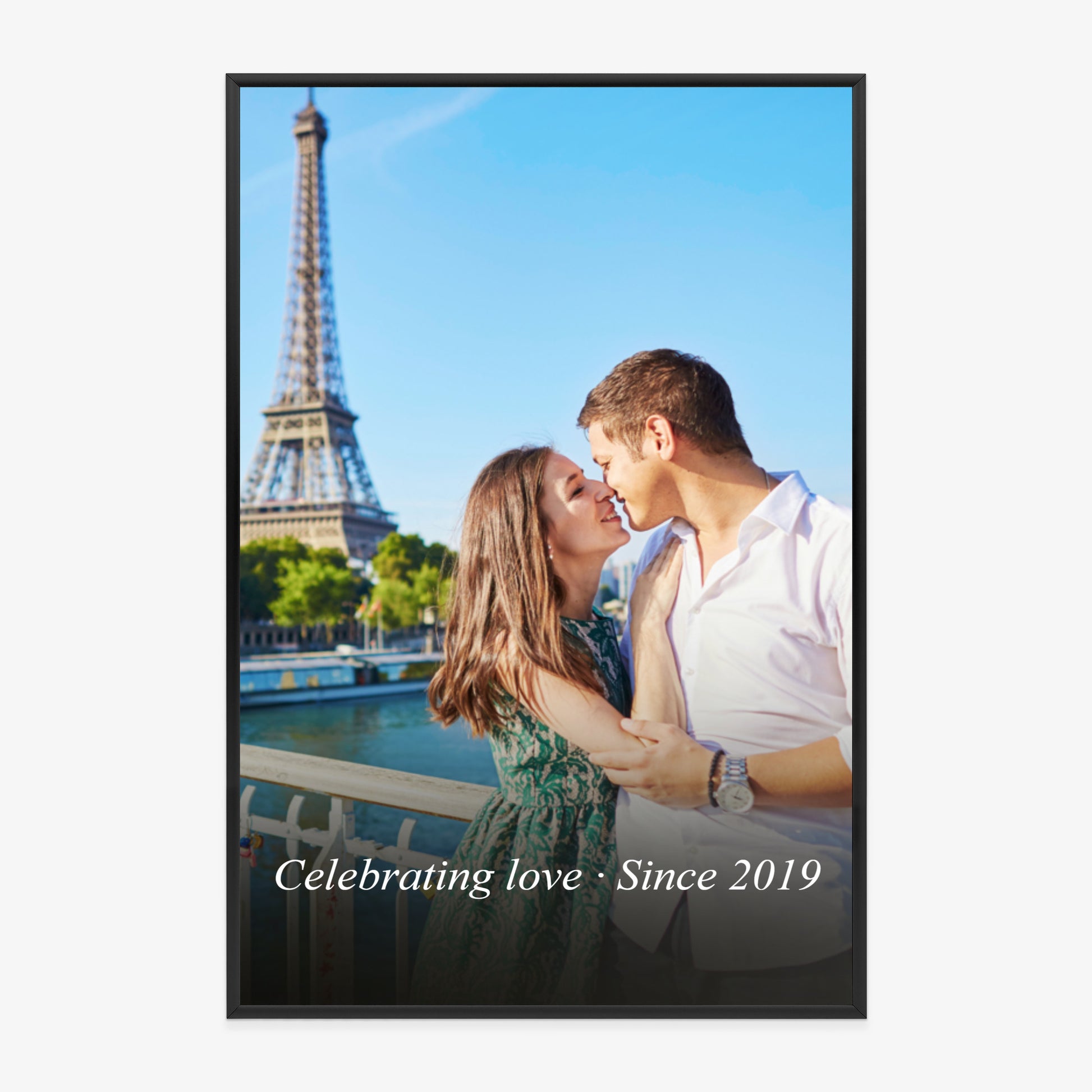 Plakat w ramie pionowy z efektem artystycznym i napisem