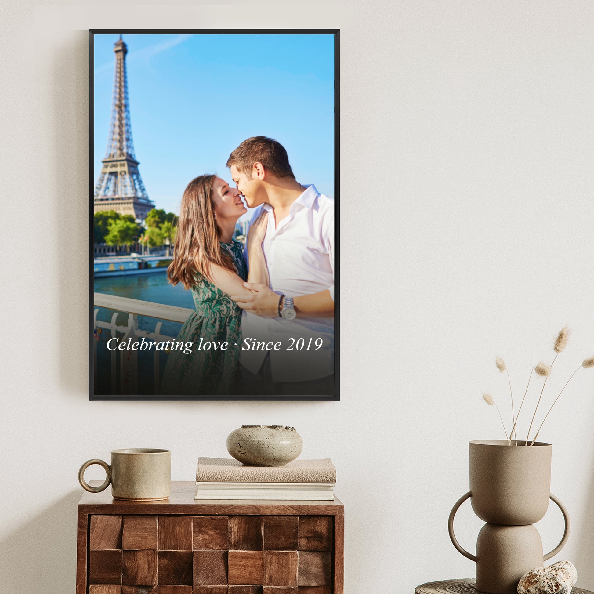 Plakat w ramie pionowy z efektem artystycznym i napisem