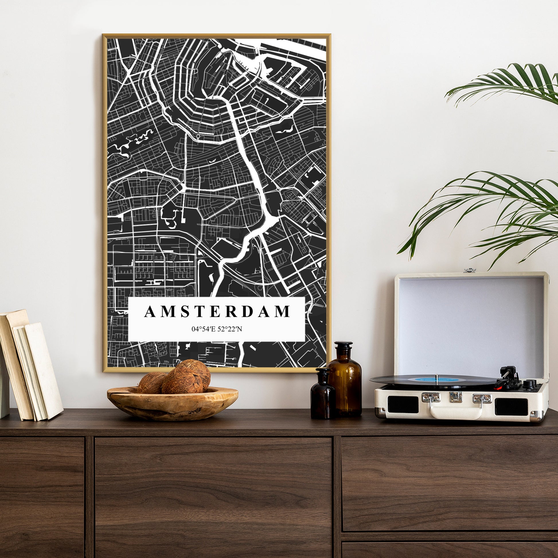 Plakat w ramie z mapą miejsca i napisem