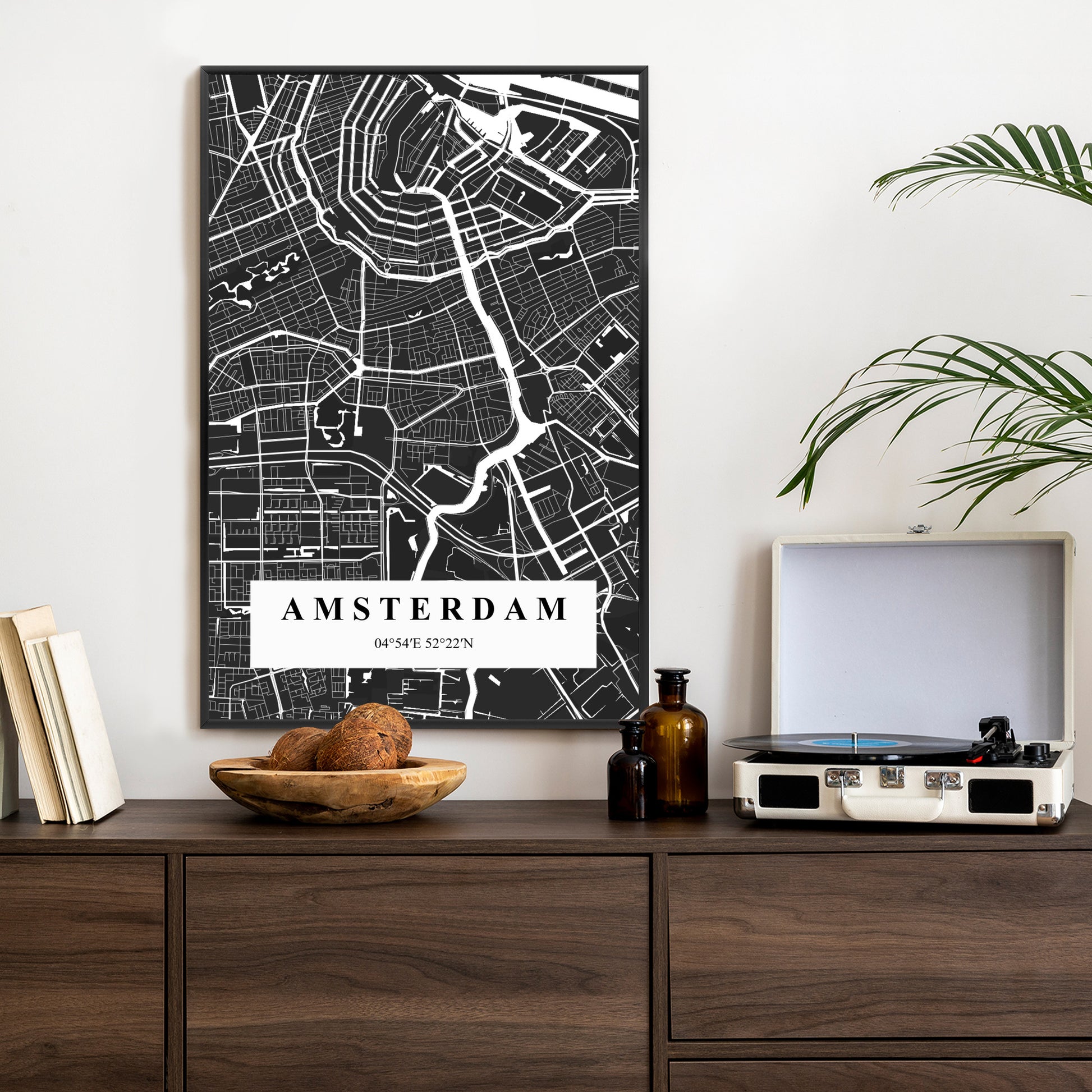 Plakat w ramie z mapą miejsca i napisem