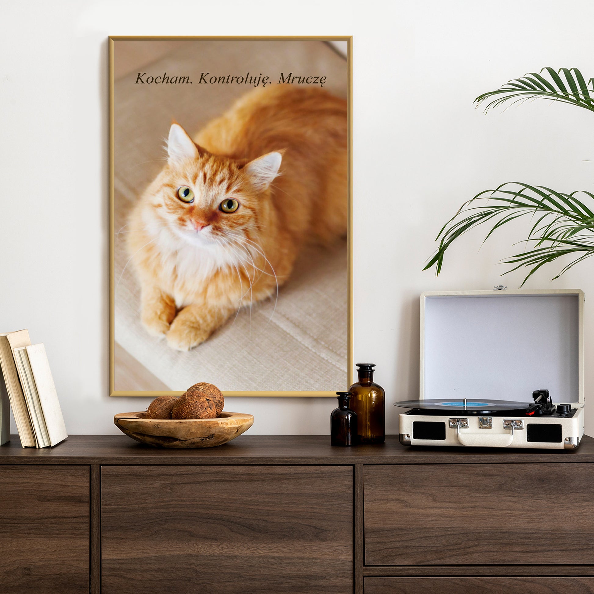 Plakat w ramie ze zdjęcia z napisem u góry