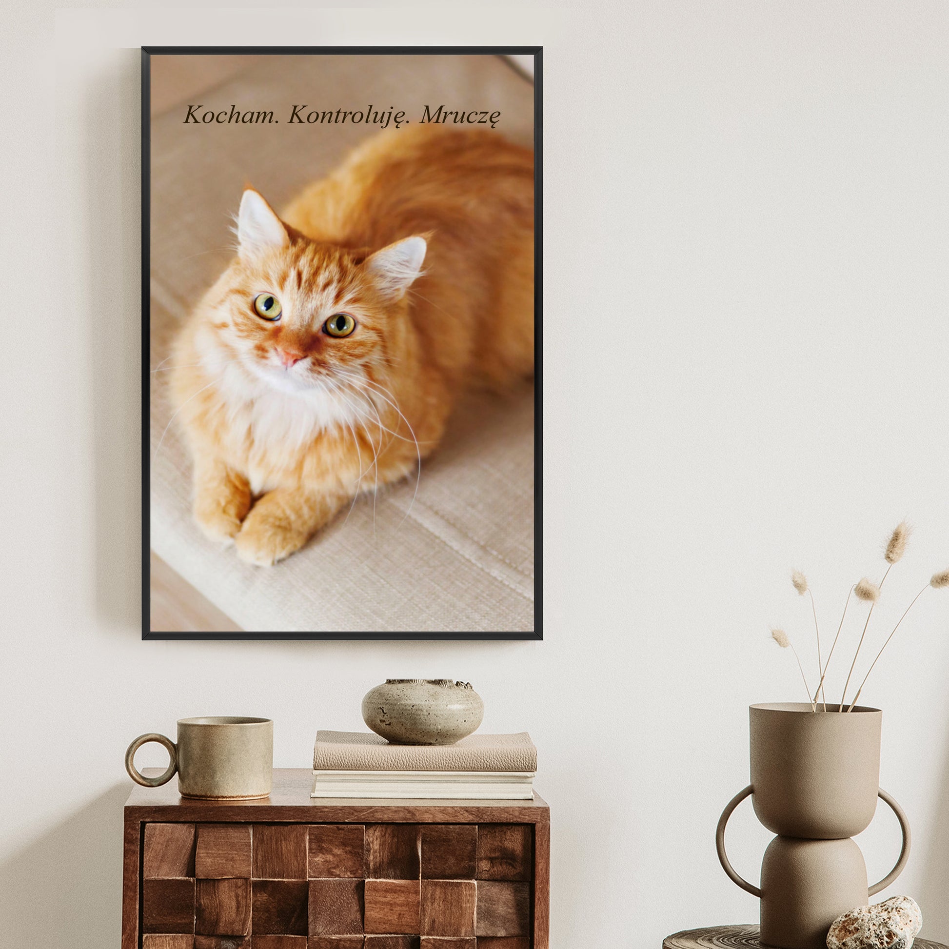 Plakat w ramie ze zdjęcia z napisem u góry